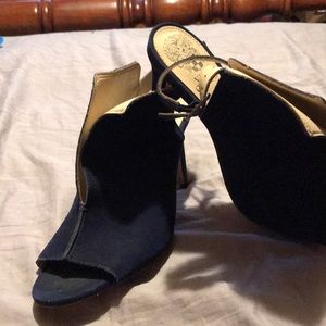 Vince Camuta black heels